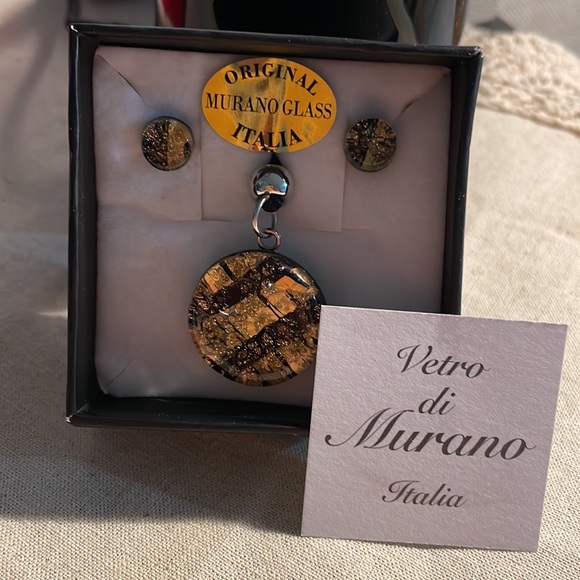 Murano Glass Venetian Reflections Round Necklace And Stud Earrings Set - Picture 2 of 5